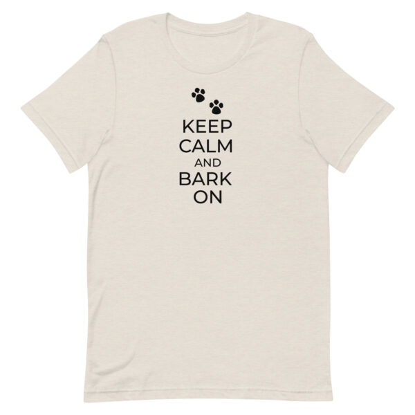 Keep Calm T-Shirt - Unisex-T-Shirt "Keep Calm and Bark On" in Beige mit Schriftzug und Pfotenmotiven